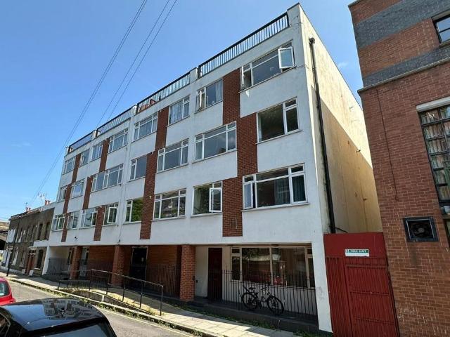 Flat for sale in Ratcliffe, Shadwell