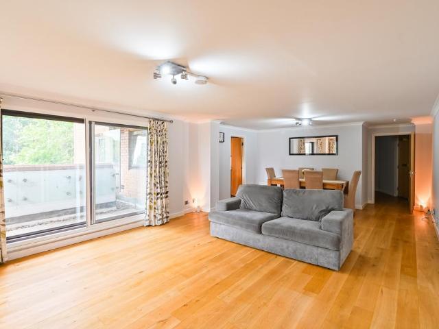 Flat for sale in Ratcliffe, Shadwell