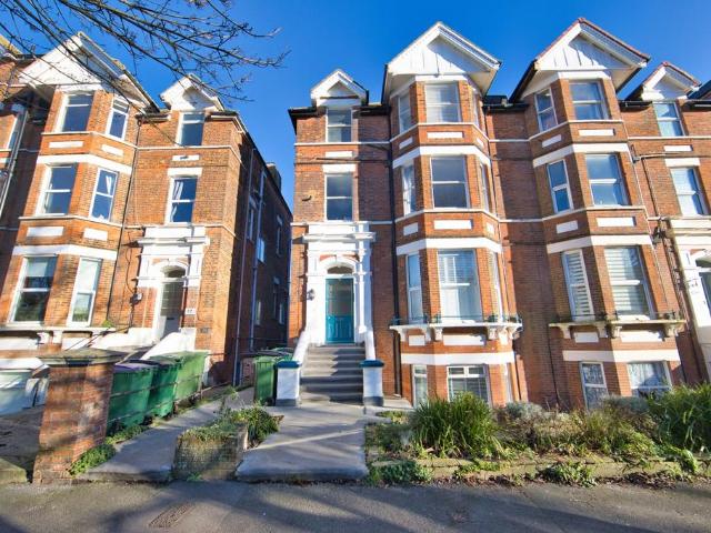 Flat for sale in Folkestone