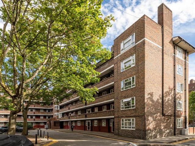 Flat for sale in London Borough of Hammersmith and Fulham, Greater London