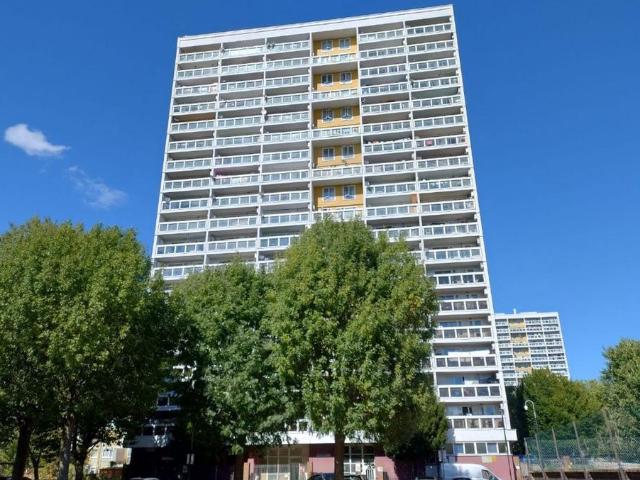 Flat for sale in Bromley-by-Bow, Greater London