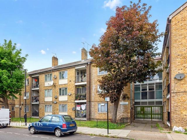 Flat for sale in Camberwell, Greater London