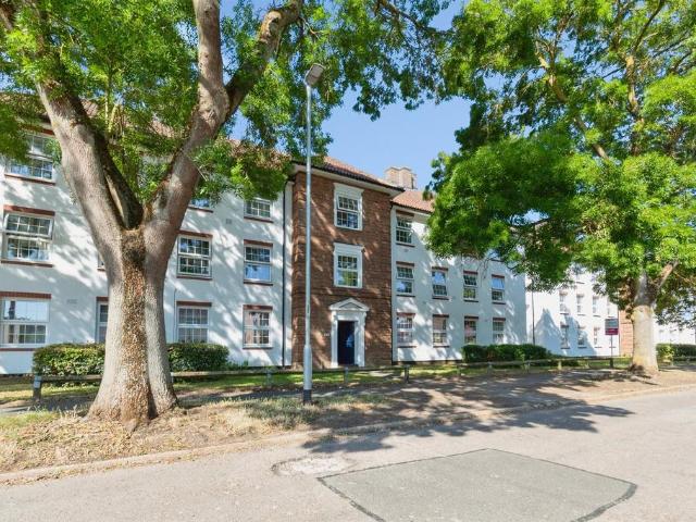 Flat for sale in Chedburgh, Suffolk