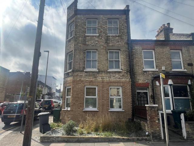Flat for sale in London Borough of Barnet, Greater London