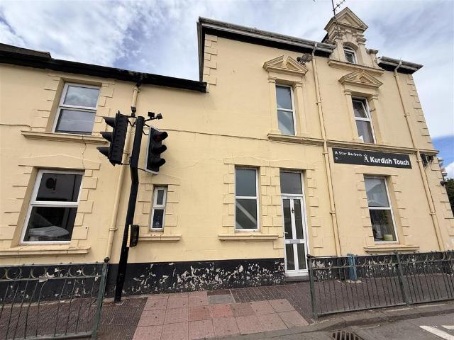 Flat for sale in Nefyn, Wales