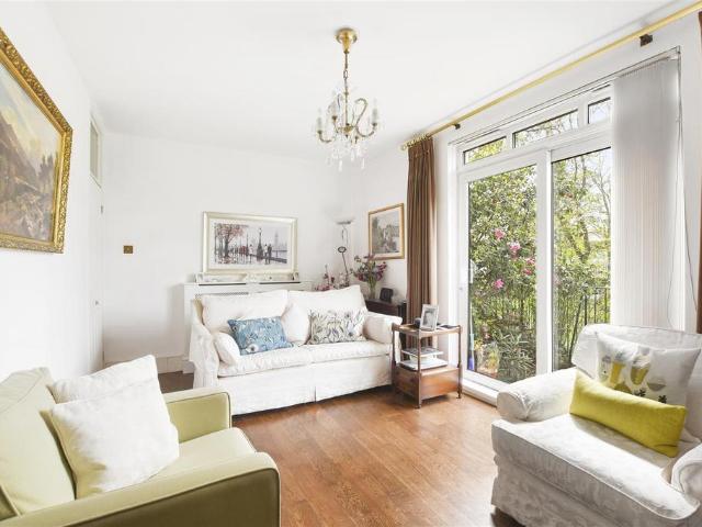 Flat for sale in St. John's Wood, Greater London