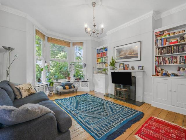Flat for sale in Holloway, Greater London