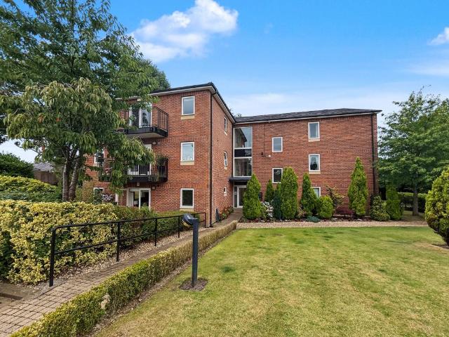 Flat for sale in Sedgley Park, Bury