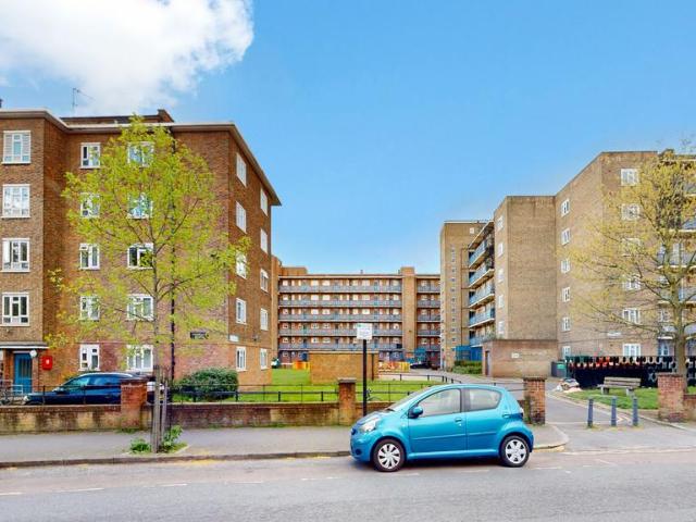 Flat for sale in South Hackney, Greater London