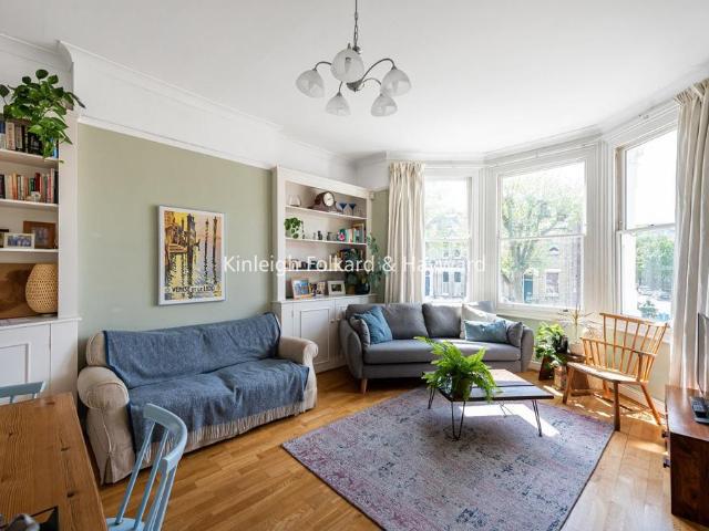 Flat for sale in Kilburn, Greater London