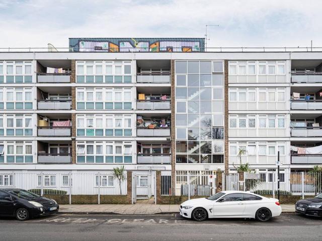 Flat for sale in St. George in the East, Wapping