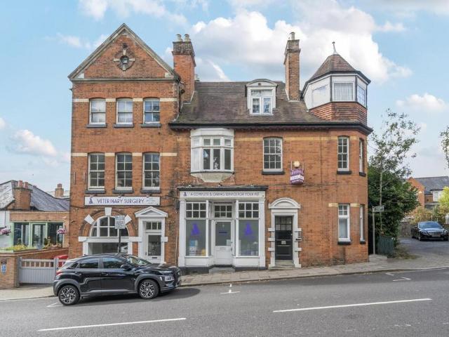 Flat for sale in Little Stanmore, Greater London