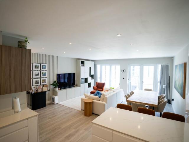 Flat for sale in Hendon, Greater London