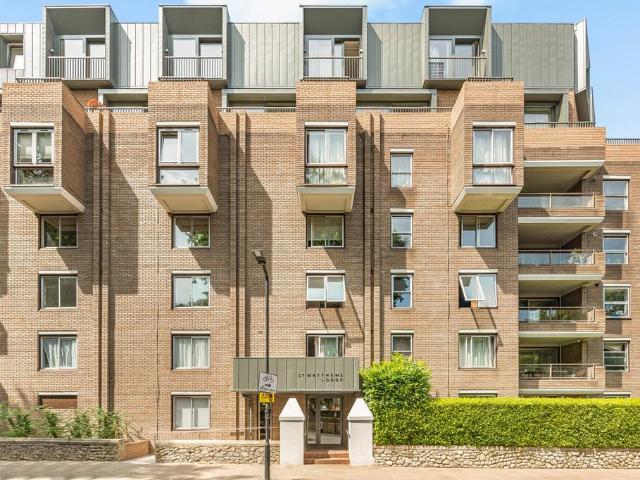 Flat for sale in Somers Town, Greater London