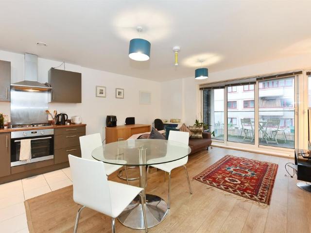 Flat for sale in Burdett Estate, Limehouse