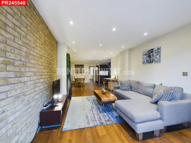Flat for sale in Canning Town, Greater London