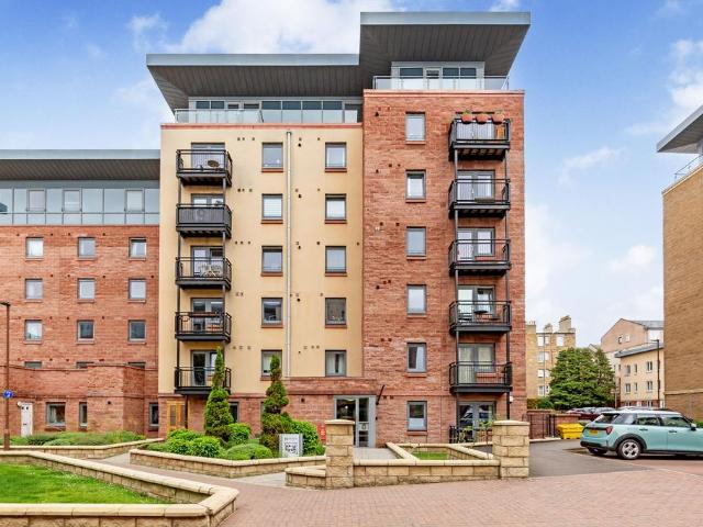 Flat for sale in Moat, Slateford