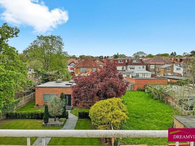 Flat for sale in Hendon Central, Greater London