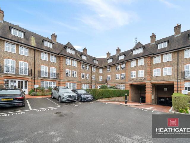 Flat for sale in Golders Green, Greater London