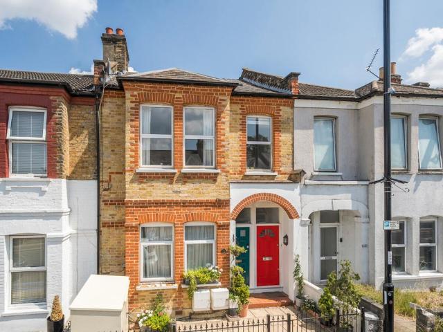 Flat for sale in London Borough of Lewisham, Greater London
