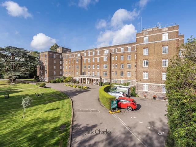 Flat for sale in Royal Wells Park, Tunbridge Wells