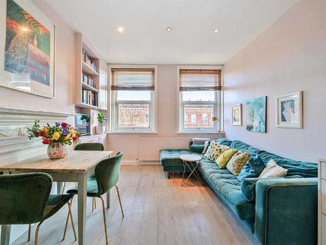 Flat for sale in Kilburn, Greater London