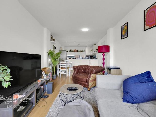 Flat for sale in South Hackney, Greater London