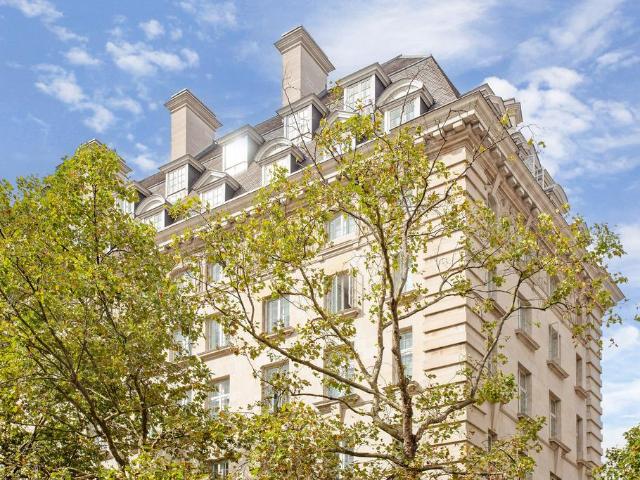 Flat for sale in St Clement Danes, Greater London