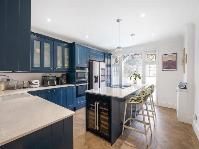 Flat for sale in Fulham, Sands End