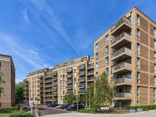 Flat for sale in London Borough of Lewisham, Ladywell