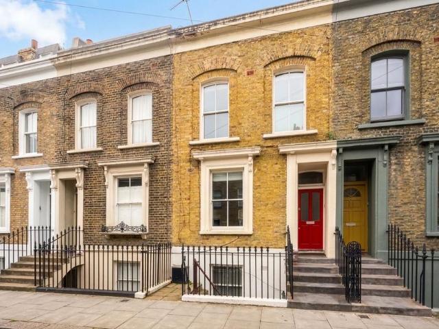 Flat for sale in Old Ford, Greater London