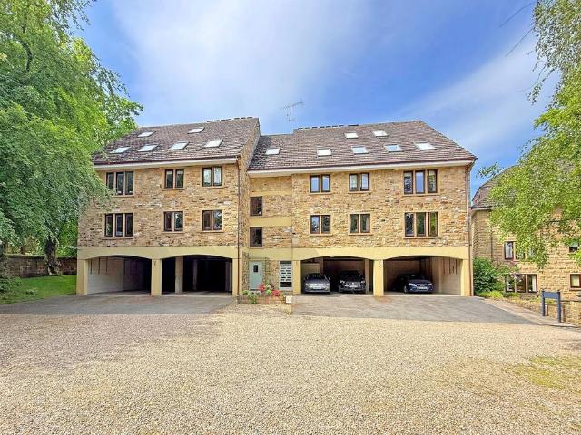 Flat for sale in Harlow, Harrogate