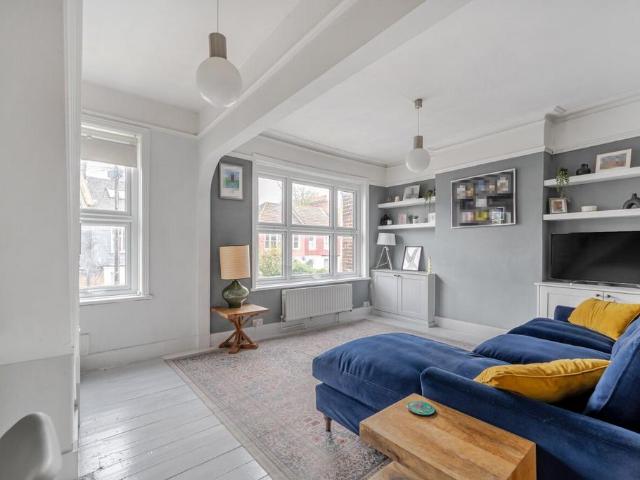 Flat for sale in Streatham Hill, Greater London