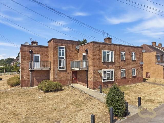 Flat for sale in Broxbourne, Hertfordshire