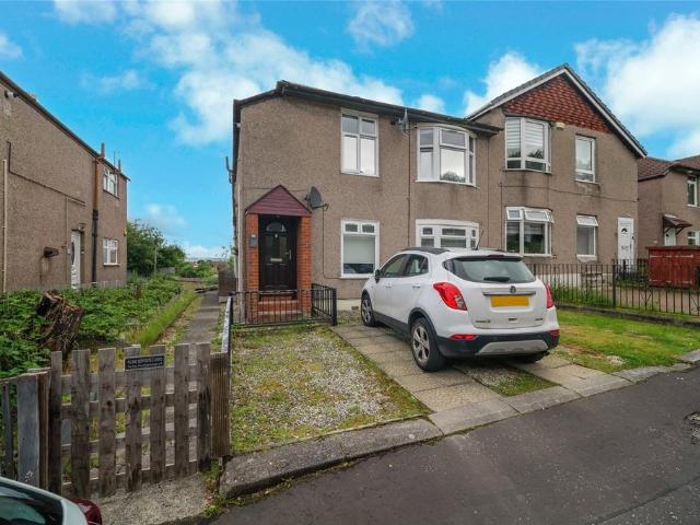 Flat for sale in King's Park, Scotland