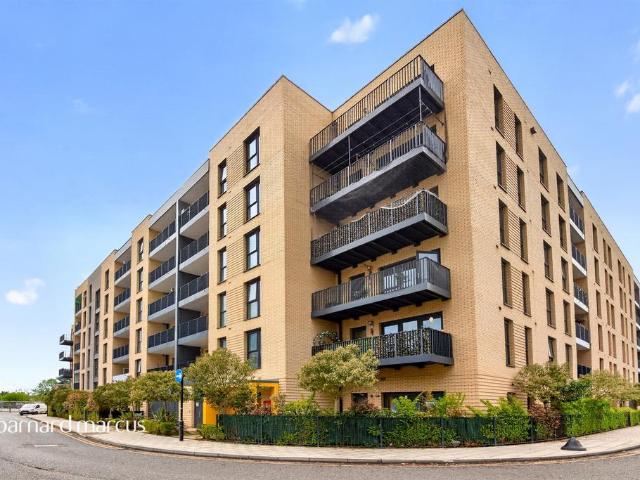 Flat for sale in Kingsbury, Greater London