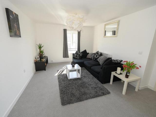 Flat for sale in Kingswood, South Gloucestershire