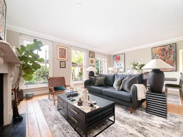 Flat for sale in Maida Vale, Greater London