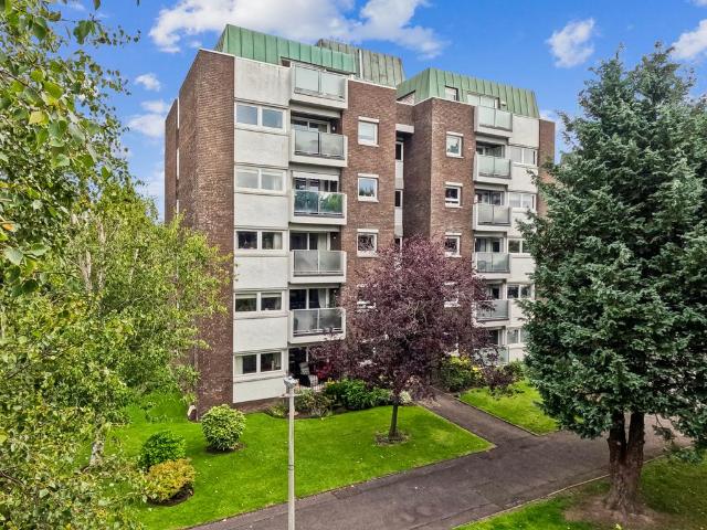 Flat for sale in New Cathcart, Newlands