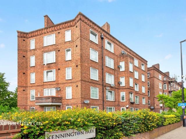 Flat for sale in Oval, Greater London