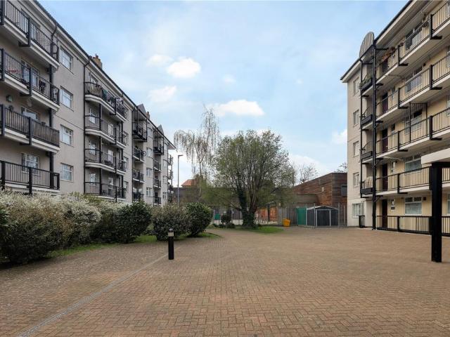 Flat for sale in St. George in the East, Shadwell
