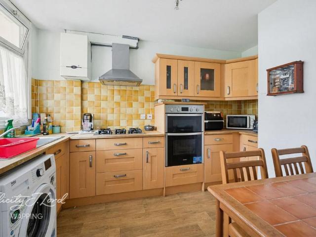 Flat for sale in Ratcliffe, Stepney