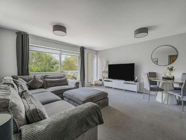 Flat for sale in Longlands, Halfway Street