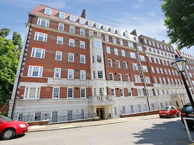Flat for sale in Kensington, Greater London