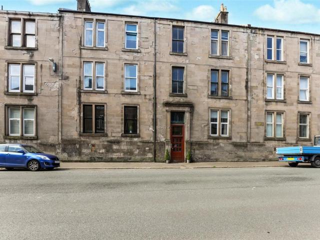Flat for sale in Greenock, Scotland
