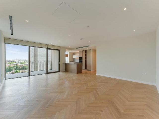 Flat for sale in Fulham, Greater London