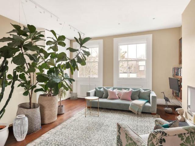 Flat for sale in North Kensington, Greater London