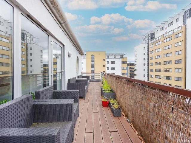 Flat for sale in Canary Wharf, Millwall