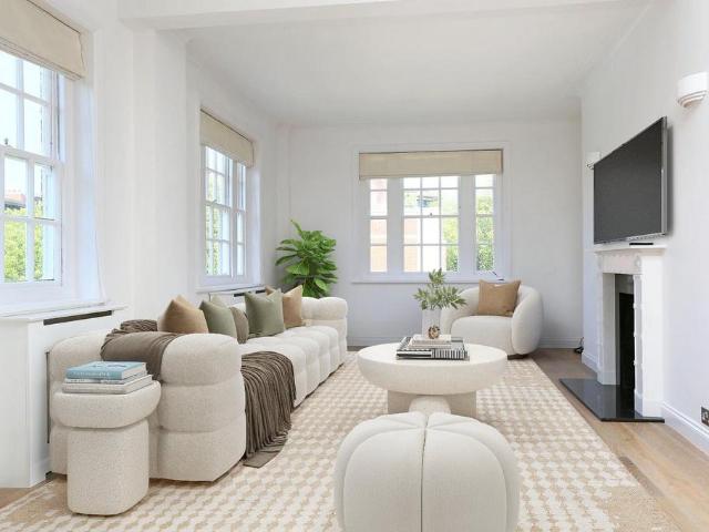 Flat for sale in Kensington, Greater London