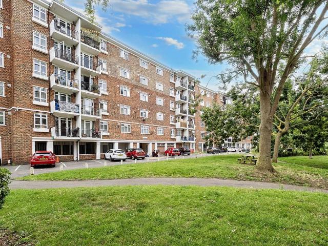 Flat for sale in East Dulwich, Greater London